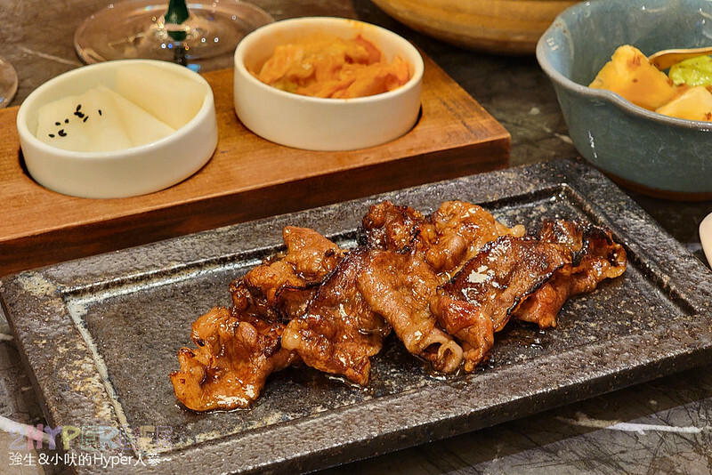 超狂和牛專門店！使用日本冠軍和牛，肉七海雙人套餐CP高，極厚和牛舌太美味啦～大包廂裡竟然還有專屬KTV空間！