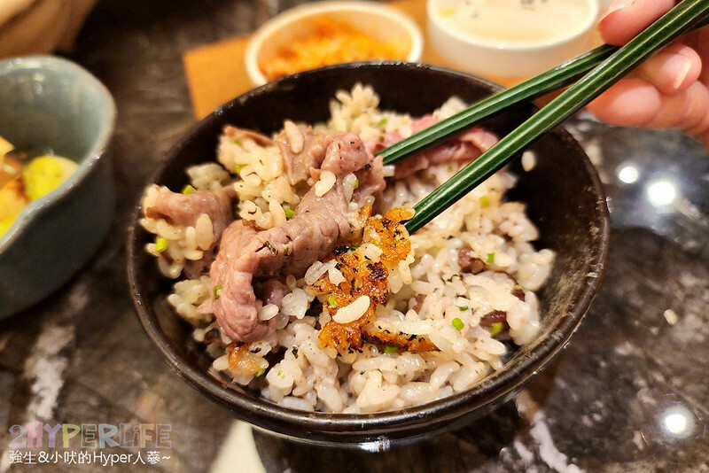 超狂和牛專門店！使用日本冠軍和牛，肉七海雙人套餐CP高，極厚和牛舌太美味啦～大包廂裡竟然還有專屬KTV空間！