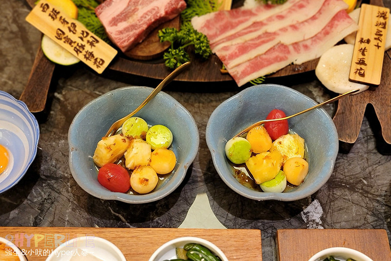 超狂和牛專門店！使用日本冠軍和牛，肉七海雙人套餐CP高，極厚和牛舌太美味啦～大包廂裡竟然還有專屬KTV空間！