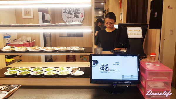 【新竹．東區】嫚饗麵食館ManXian｜傳統口味 獨家改良的平價美食｜餛飩麵、滑蛋咖哩、各式炒飯｜近清交、竹科、好事多