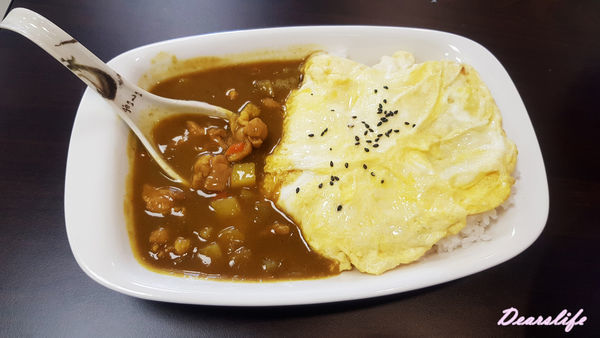 【新竹．東區】嫚饗麵食館ManXian｜傳統口味 獨家改良的平價美食｜餛飩麵、滑蛋咖哩、各式炒飯｜近清交、竹科、好事多