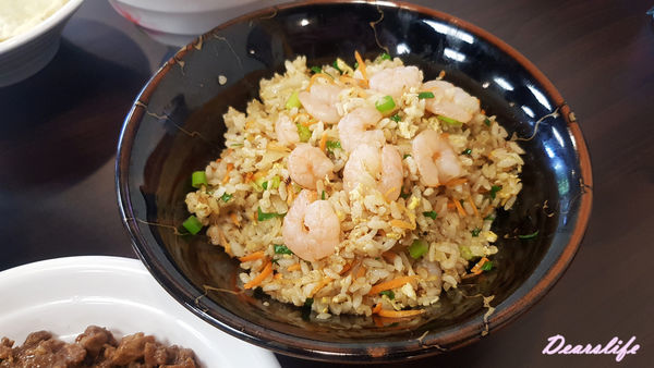 【新竹．東區】嫚饗麵食館ManXian｜傳統口味 獨家改良的平價美食｜餛飩麵、滑蛋咖哩、各式炒飯｜近清交、竹科、好事多