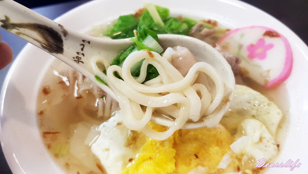 【新竹．東區】嫚饗麵食館ManXian｜傳統口味 獨家改良的平價美食｜餛飩麵、滑蛋咖哩、各式炒飯｜近清交、竹科、好事多
