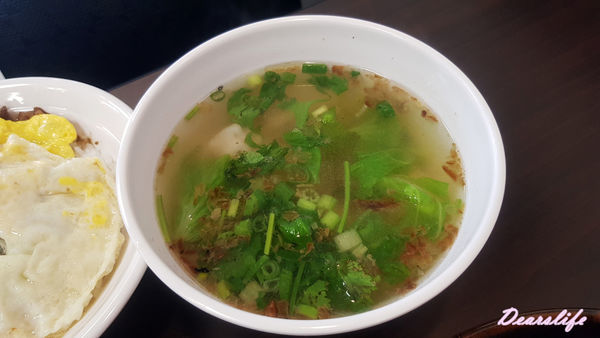 【新竹．東區】嫚饗麵食館ManXian｜傳統口味 獨家改良的平價美食｜餛飩麵、滑蛋咖哩、各式炒飯｜近清交、竹科、好事多