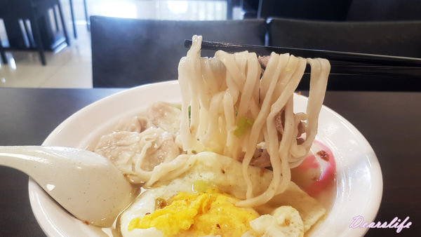 【新竹．東區】嫚饗麵食館ManXian｜傳統口味 獨家改良的平價美食｜餛飩麵、滑蛋咖哩、各式炒飯｜近清交、竹科、好事多