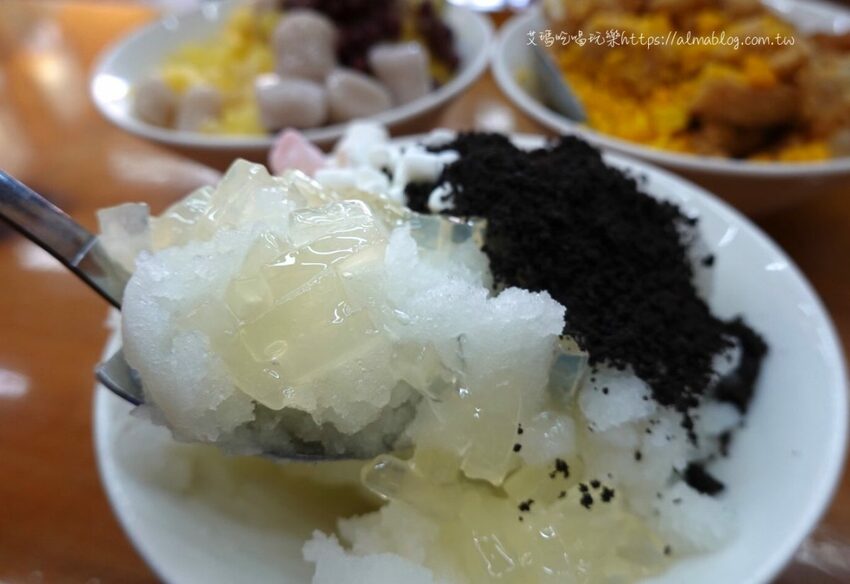 〖鹿行艸地〗頭家把老油條&鹹蛋黃放到冰裡?店家親畫3D彩繪牆.冰底手工製作/附停車場 - 艾瑪▪ 享受吃喝玩樂札記