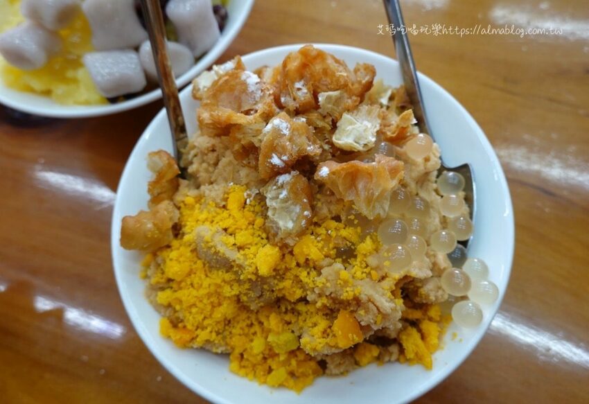 〖鹿行艸地〗頭家把老油條&鹹蛋黃放到冰裡?店家親畫3D彩繪牆.冰底手工製作/附停車場 - 艾瑪▪ 享受吃喝玩樂札記