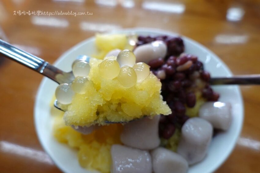 〖鹿行艸地〗頭家把老油條&鹹蛋黃放到冰裡?店家親畫3D彩繪牆.冰底手工製作/附停車場 - 艾瑪▪ 享受吃喝玩樂札記