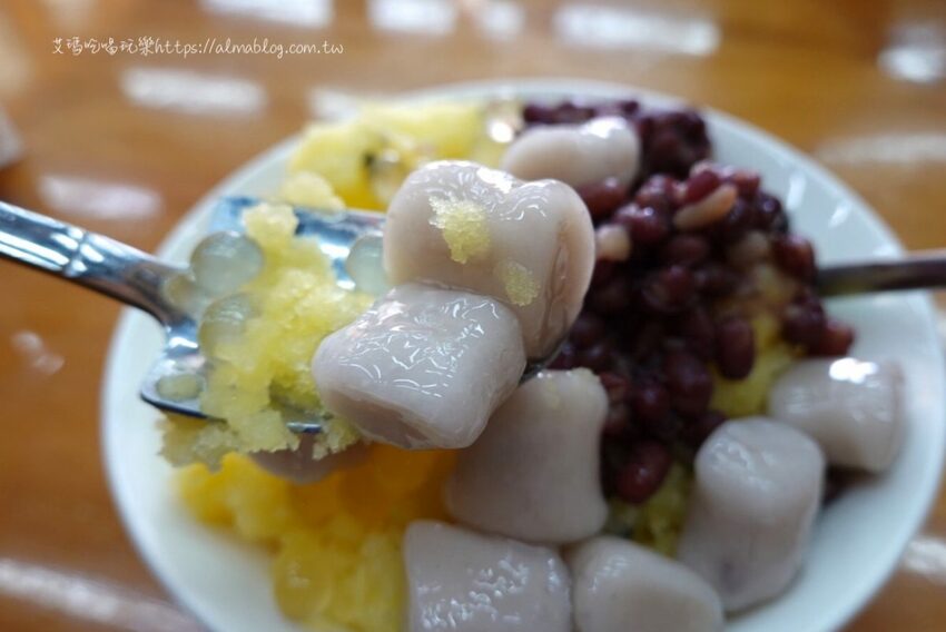 〖鹿行艸地〗頭家把老油條&鹹蛋黃放到冰裡?店家親畫3D彩繪牆.冰底手工製作/附停車場 - 艾瑪▪ 享受吃喝玩樂札記