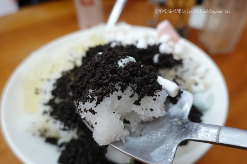 〖鹿行艸地〗頭家把老油條&鹹蛋黃放到冰裡?店家親畫3D彩繪牆.冰底手工製作/附停車場 - 艾瑪▪ 享受吃喝玩樂札記