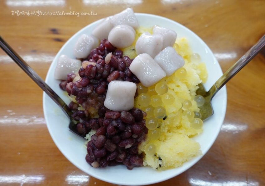 〖鹿行艸地〗頭家把老油條&鹹蛋黃放到冰裡?店家親畫3D彩繪牆.冰底手工製作/附停車場 - 艾瑪▪ 享受吃喝玩樂札記