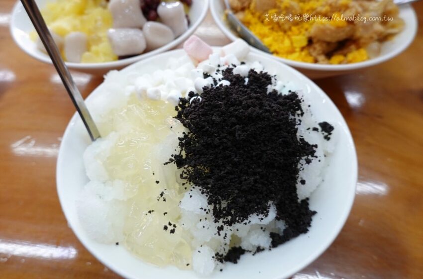 〖鹿行艸地〗頭家把老油條&鹹蛋黃放到冰裡?店家親畫3D彩繪牆.冰底手工製作/附停車場 - 艾瑪▪ 享受吃喝玩樂札記