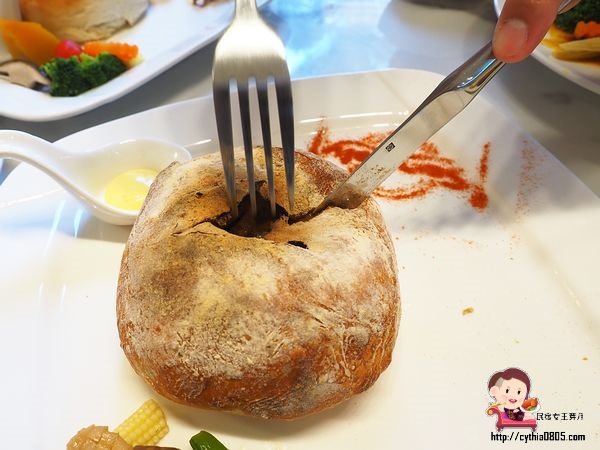 桃園大園青埔美食-聖朵莉-高鐵附近的平價優質餐廳,手工麵包雞讓人驚喜連連 (邀約) @民宿女王芽月-美食.旅遊.全台趴趴走