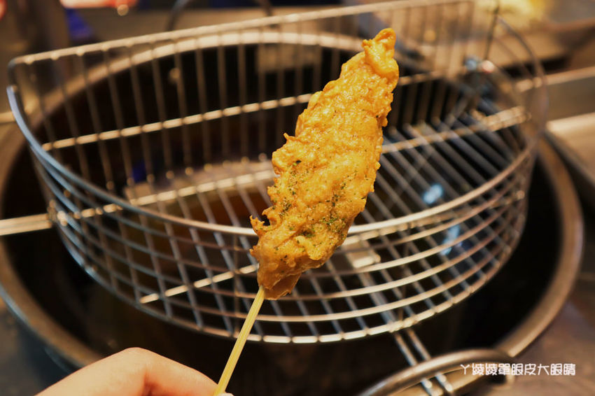 新竹城隍廟美食推薦！炸蛋旗魚黑輪，手工現做現炸外酥內Q！下午茶外送賣完為止