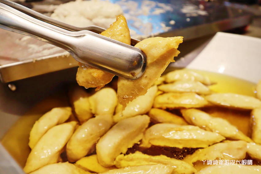 新竹城隍廟美食推薦！炸蛋旗魚黑輪，手工現做現炸外酥內Q！下午茶外送賣完為止