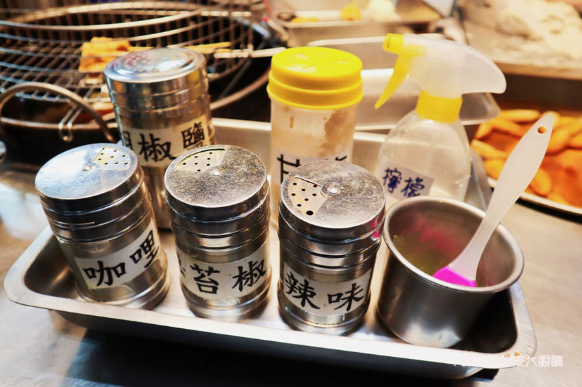 新竹城隍廟美食推薦!炸蛋旗魚黑輪,手工現做現炸外酥內Q!下午茶外送賣完為止