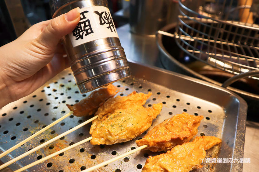 新竹城隍廟美食推薦！炸蛋旗魚黑輪，手工現做現炸外酥內Q！下午茶外送賣完為止