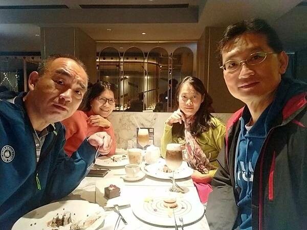 台北夏慕尼新榭鐵板燒~忠孝東店~歡樂聖誕節~開心的慶祝~捷運