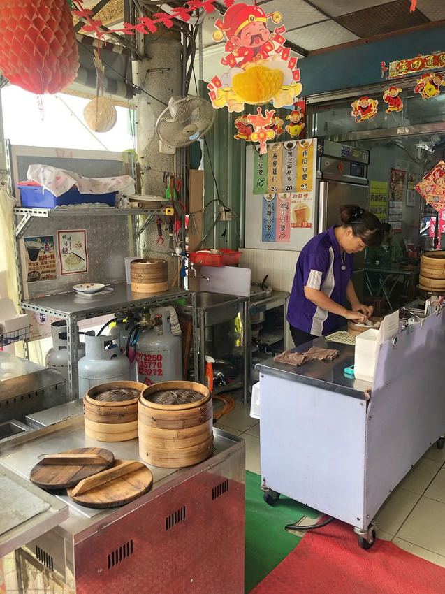 台南學甲美食【邵師傅薄皮生煎湯包】你吃過臭豆腐湯包嗎!? 口味選擇高達17種 平價又美味的傳統小吃 台南美食l慈濟宮美食 | 小白只饗ㄔ美食