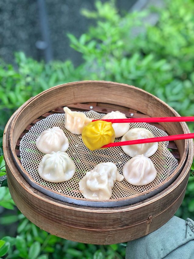 台南學甲美食【邵師傅薄皮生煎湯包】你吃過臭豆腐湯包嗎!? 口味選擇高達17種 平價又美味的傳統小吃 台南美食l慈濟宮美食 | 小白只饗ㄔ美食