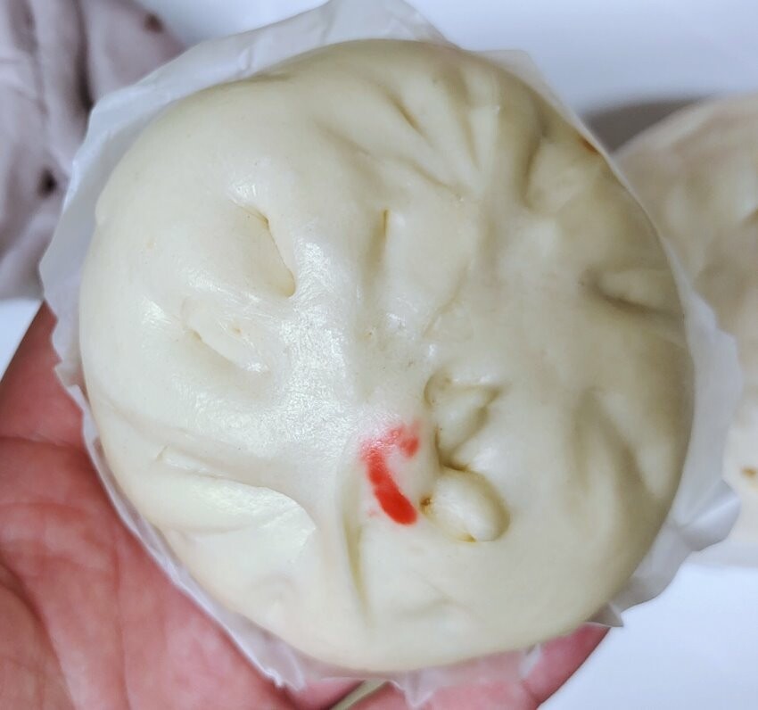 【台中大肚】品香手工肉包．超大顆蛋黃肉包推薦!加辣醬更美味!