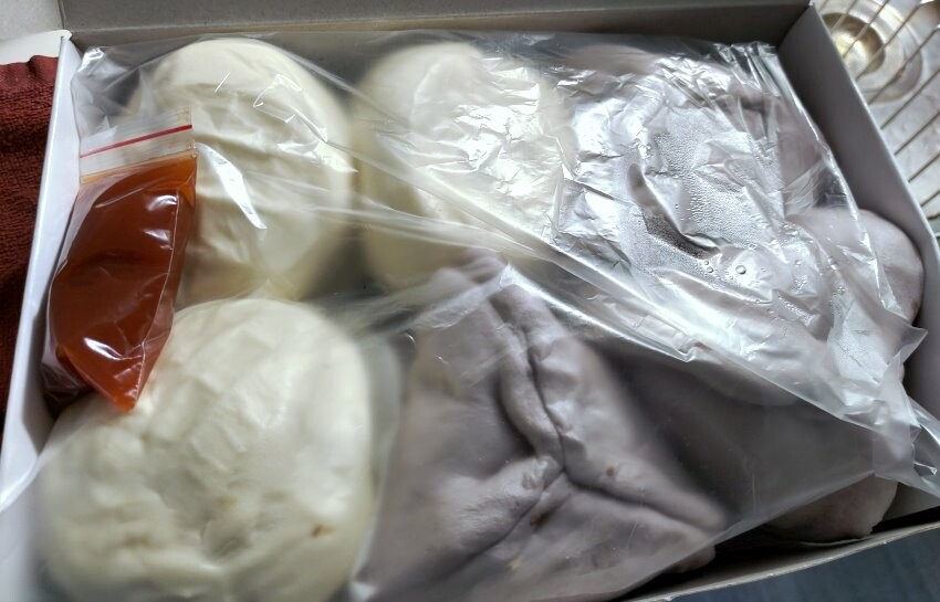 【台中大肚】品香手工肉包．超大顆蛋黃肉包推薦!加辣醬更美味!