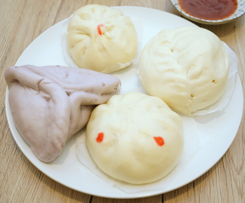 【台中大肚】品香手工肉包．超大顆蛋黃肉包推薦!加辣醬更美味!