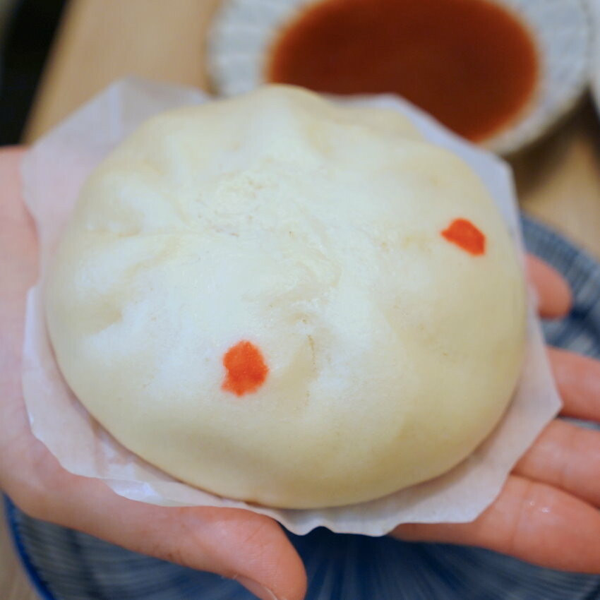 【台中大肚】品香手工肉包．超大顆蛋黃肉包推薦!加辣醬更美味!