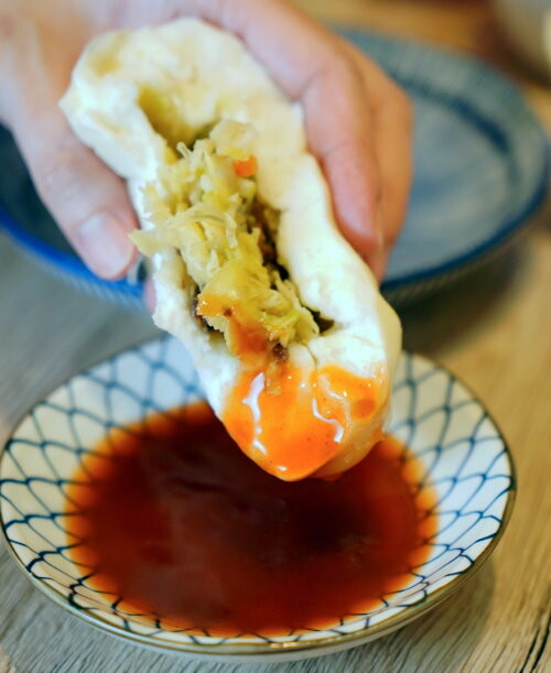 【台中大肚】品香手工肉包．超大顆蛋黃肉包推薦!加辣醬更美味!