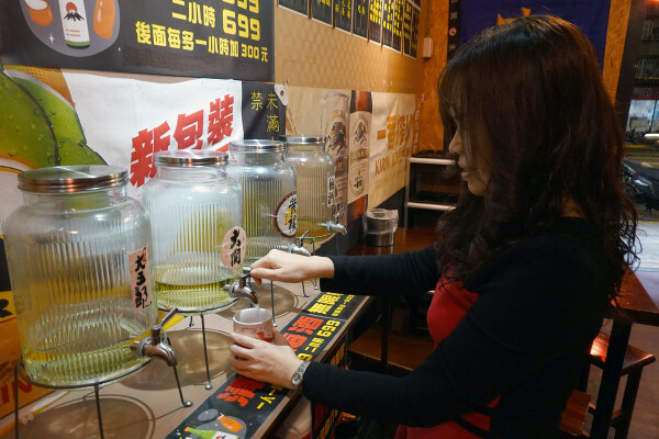 台北市文山區原塊肉自製醬料串燒台北居酒屋-師大學生最愛的雞老闆萬隆店，壽星免費送烤雞、學生399吃機、清梅酒無限暢飲方案