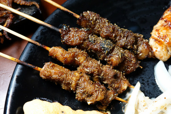 台北市文山區原塊肉自製醬料串燒台北居酒屋-師大學生最愛的雞老闆萬隆店，壽星免費送烤雞、學生399吃機、清梅酒無限暢飲方案