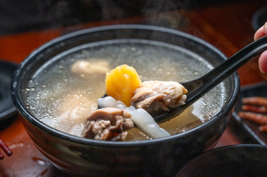 雞老闆桶仔雞萬隆店|這次老闆不只生日要請你吃雞,新推的清酒梅酒喝到飽,聚餐首選啦!