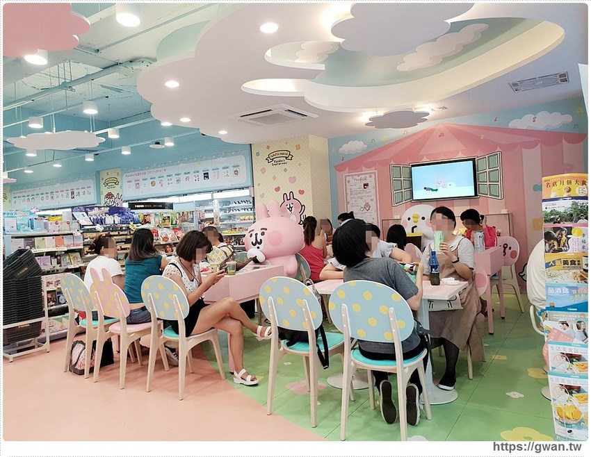 全台最Q的7-11在這裡，超萌粉紅兔兔和P助陪你一起野餐～