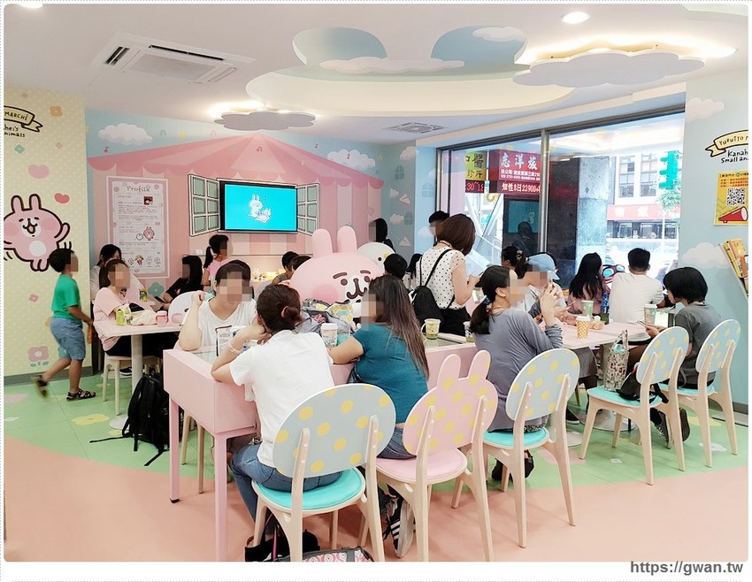 全台最Q的7-11在這裡，超萌粉紅兔兔和P助陪你一起野餐～