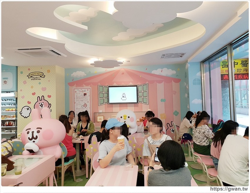 全台最Q的7-11在這裡，超萌粉紅兔兔和P助陪你一起野餐～