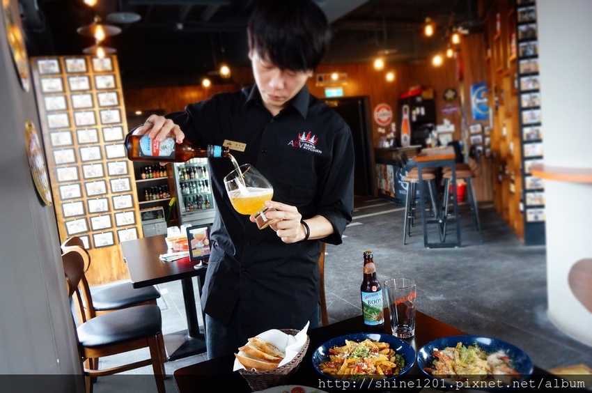 板橋府中站景觀餐廳｜ABV閣樓全日餐酒館浪漫約會聚餐推薦