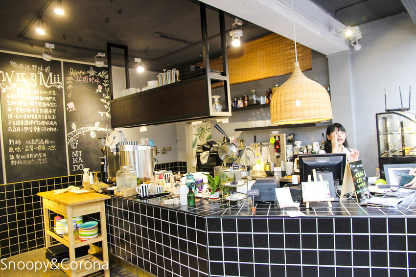 【台北咖啡館】 另類寵物咖啡館/微迷野林咖啡館~各種爬蟲類、哺乳類、兩棲類陪你喝咖啡,還能與動物近距離接觸