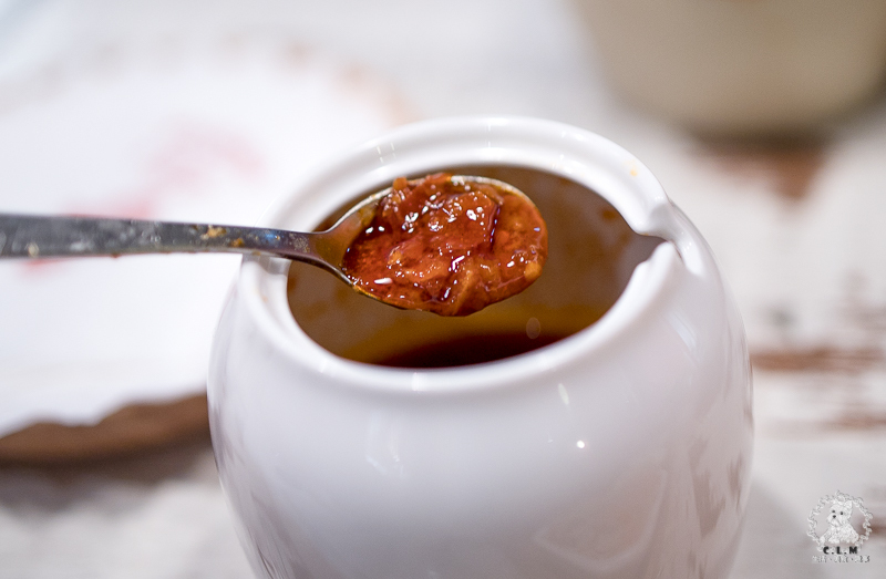 鬧聚HUBBUB｜台北松山民生社區食記｜精緻復古風格獨特的特色中式麵食茶飲館，宜蘭手工麵搭香草豬配蝦元素高湯 - 卡爾茗 C.L.M.