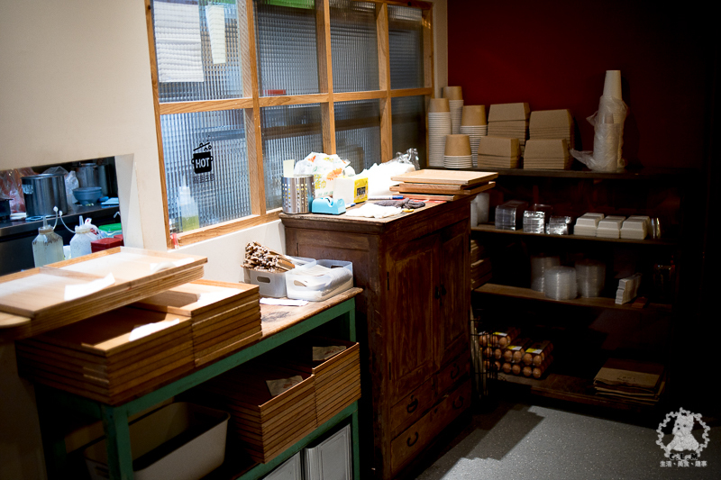 鬧聚HUBBUB｜台北松山民生社區食記｜精緻復古風格獨特的特色中式麵食茶飲館，宜蘭手工麵搭香草豬配蝦元素高湯 - 卡爾茗 C.L.M.