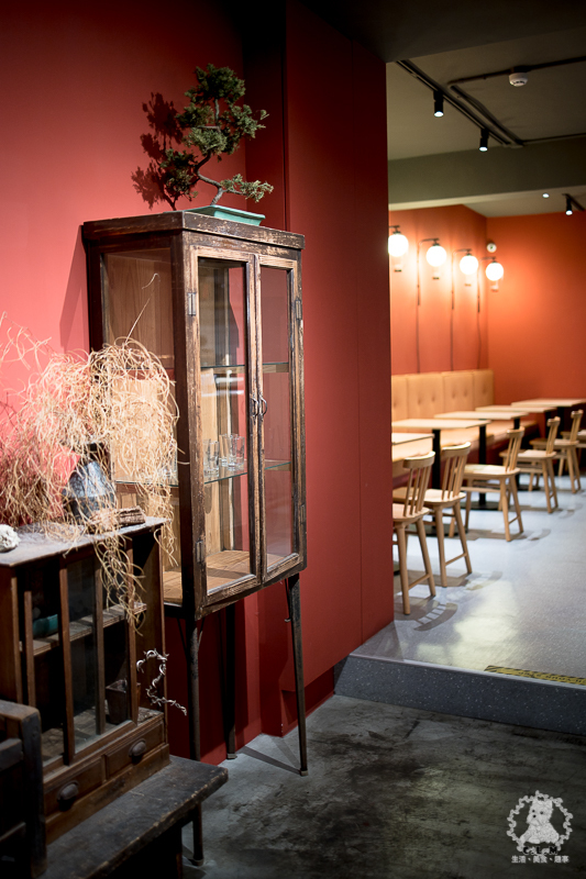 鬧聚HUBBUB｜台北松山民生社區食記｜精緻復古風格獨特的特色中式麵食茶飲館，宜蘭手工麵搭香草豬配蝦元素高湯 - 卡爾茗 C.L.M.