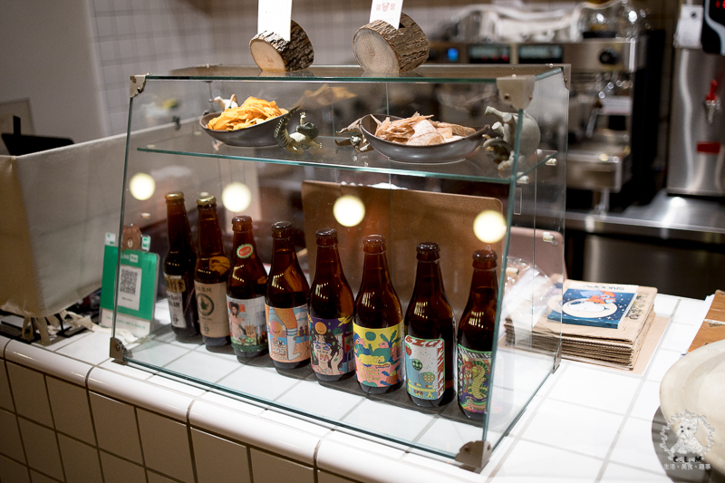 鬧聚HUBBUB｜台北松山民生社區食記｜精緻復古風格獨特的特色中式麵食茶飲館，宜蘭手工麵搭香草豬配蝦元素高湯 - 卡爾茗 C.L.M.