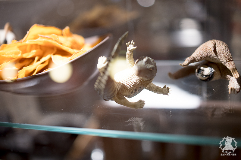 鬧聚HUBBUB｜台北松山民生社區食記｜精緻復古風格獨特的特色中式麵食茶飲館，宜蘭手工麵搭香草豬配蝦元素高湯 - 卡爾茗 C.L.M.