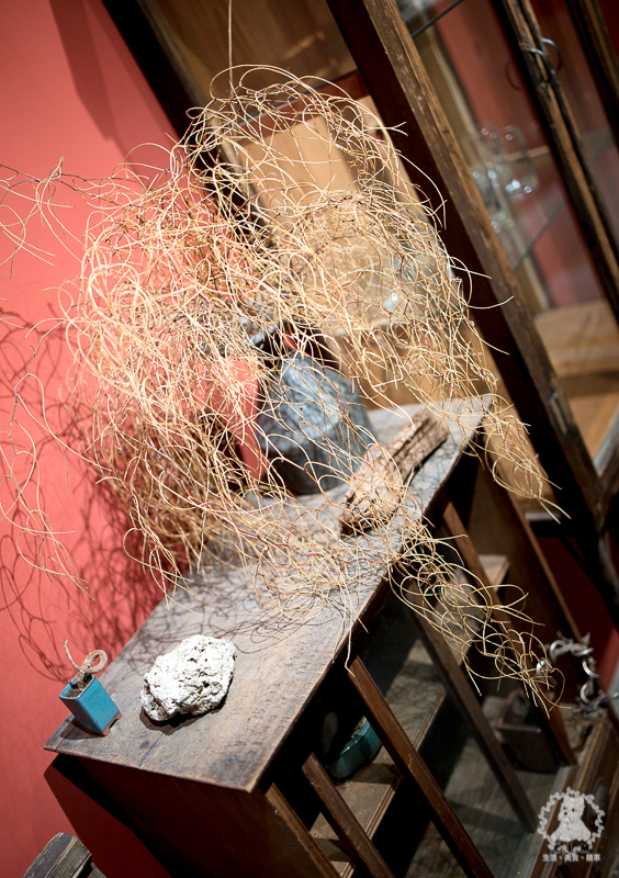 鬧聚HUBBUB｜台北松山民生社區食記｜精緻復古風格獨特的特色中式麵食茶飲館，宜蘭手工麵搭香草豬配蝦元素高湯 - 卡爾茗 C.L.M.