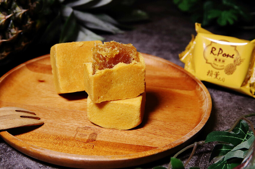 中秋送禮首選!賴董土司中秋禮盒,鳳梨酥與堅果塔送禮的最佳拍檔