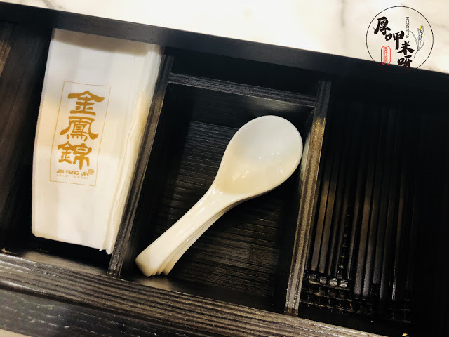 【厚呷米呀│台北國父紀念館】金鳳錦燒鵝 (JIN FENG JIN) 採用鵝界拿破崙招牌燒鵝五星上桌/脆皮燒腩肥瘦黃金比例入口旋轉跳躍閉著眼/必點茶飲師撞茶四次以上港式奶茶/推薦點套餐一次滿足享受