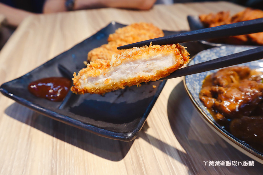 新竹東門市場美食推薦喜然海鮮泡飯!你吃過粉紅色浮誇龍蝦海鮮泡飯嗎?每日現炒日式咖哩