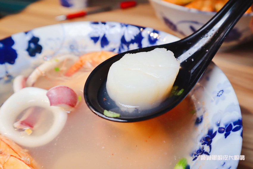 新竹東門市場美食推薦喜然海鮮泡飯!你吃過粉紅色浮誇龍蝦海鮮泡飯嗎?每日現炒日式咖哩