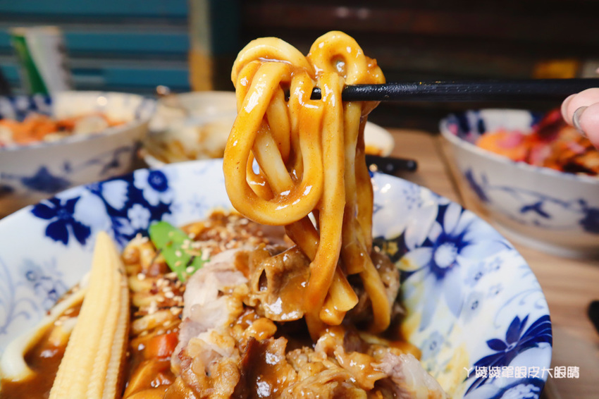 新竹東門市場美食推薦喜然海鮮泡飯!你吃過粉紅色浮誇龍蝦海鮮泡飯嗎?每日現炒日式咖哩
