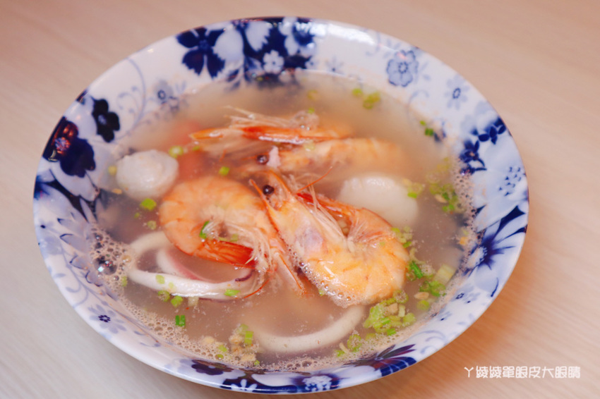 新竹東門市場美食推薦喜然海鮮泡飯！你吃過粉紅色浮誇龍蝦海鮮泡飯嗎？每日現炒日式咖哩