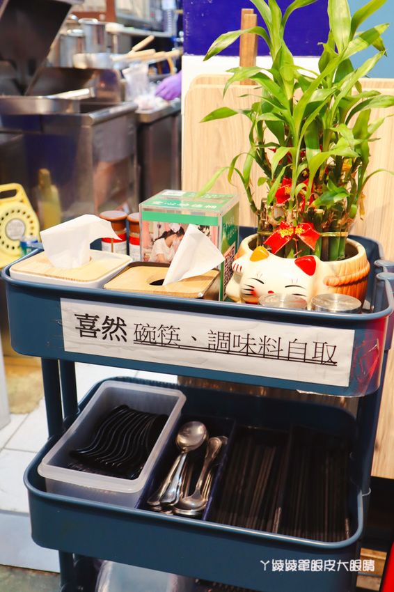 新竹東門市場美食推薦喜然海鮮泡飯!你吃過粉紅色浮誇龍蝦海鮮泡飯嗎?每日現炒日式咖哩